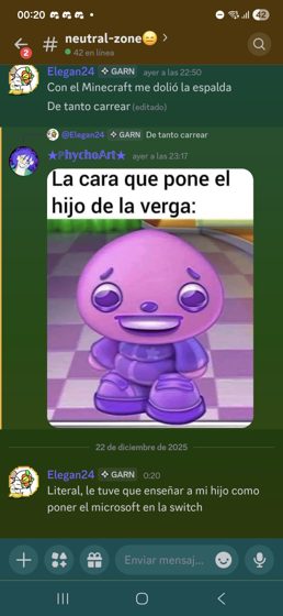 Captura de #neutral-zone con un meme y comentarios sobre Minecraft.